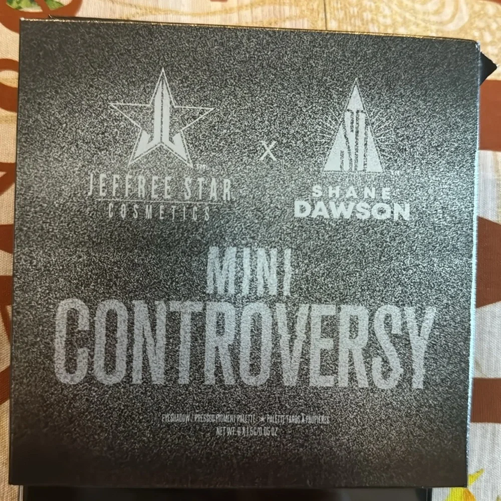 Jeffree Star Cosmetics Mini Eyeshadow Bundle Weirdo, Star Ranch Mini Controversy